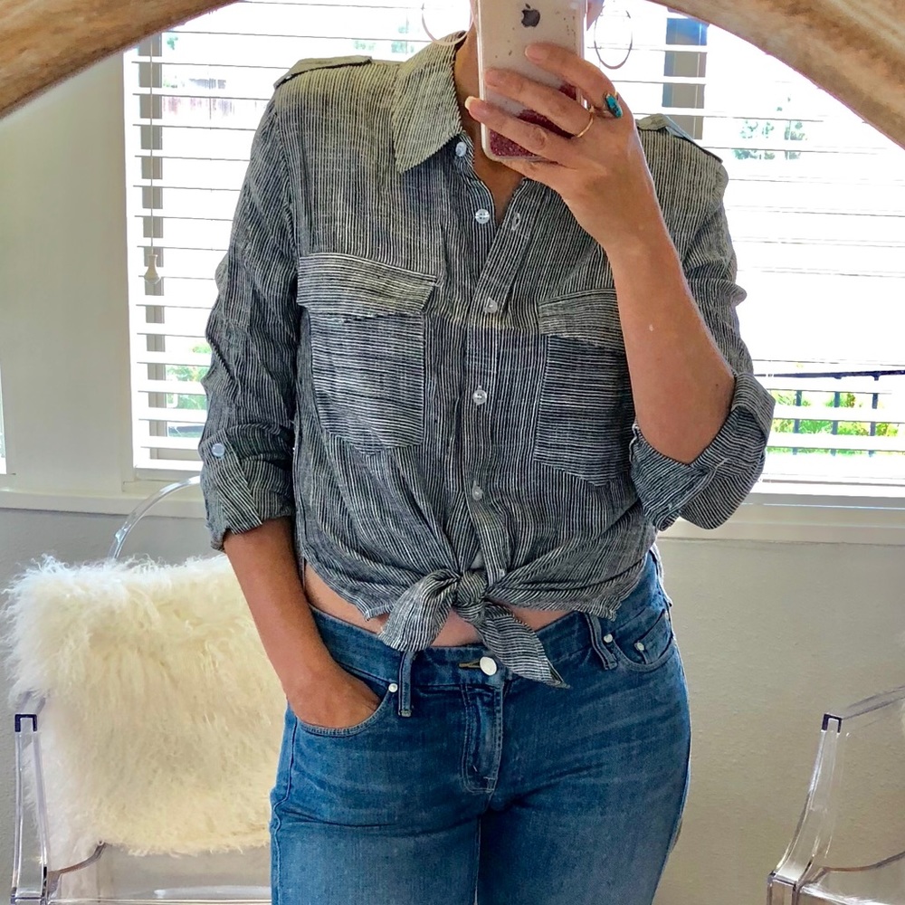 🏷SALE Black & White Pinstriped Top - Picture 2 of 7